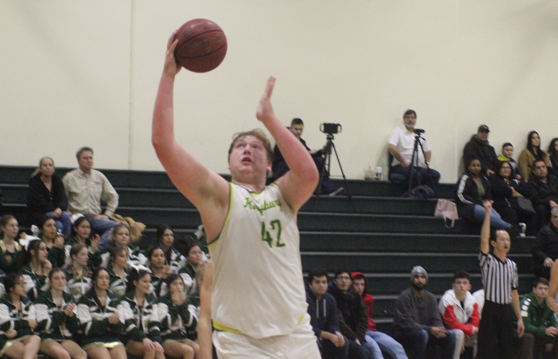 Kingsburg tops CVC